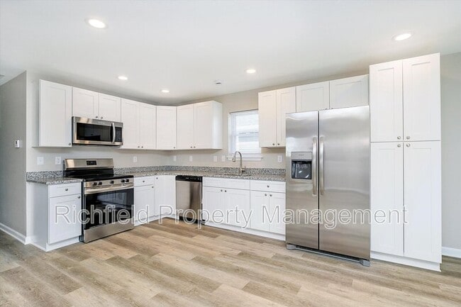 Photo - 2203 Sheldon St