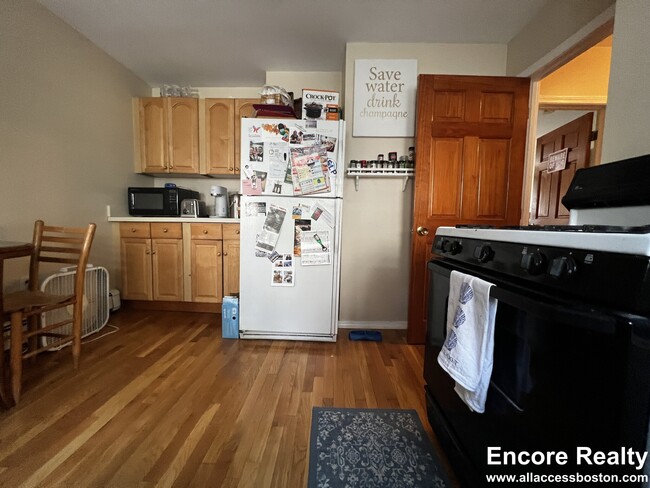 Photo - 9 Oak Square Ave Unit 1F