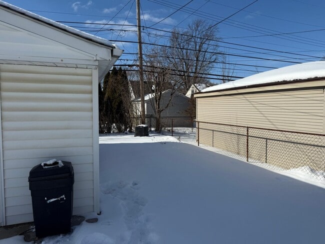 Photo - Move-In Ready 3 Bedroom, 2 Bathroom Home in Dearborn