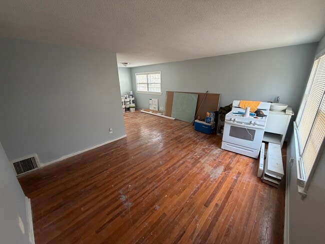 Photo - 1120 Highmont Dr