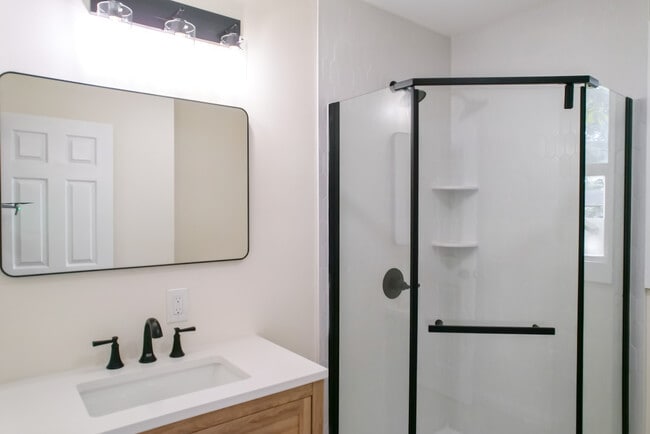 Photo - 880 Avenue G