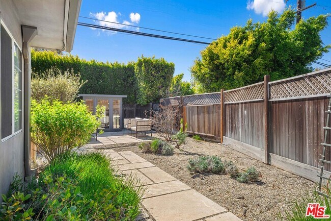 Photo - 7038 Dume Dr