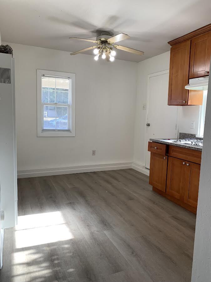 Photo - 427 Mignot Ln