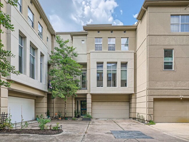 Building Photo - 1112 Columbus St Unit B