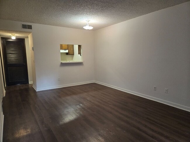 Building Photo - 1 Bedroom, 1.5 Bath Townhouse Unit 297H