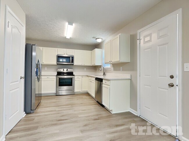 Photo - 225 Victoria Blvd