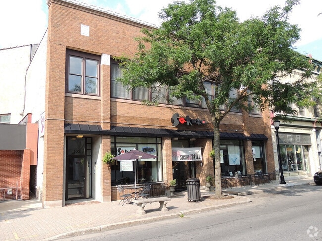 Building Photo - Spacious 1 Bedroom Unit D Rental