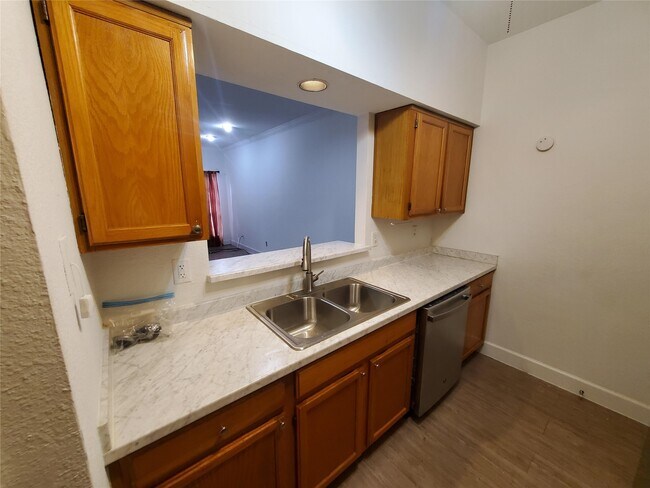 Photo - 17473 Red Oak Dr Unit 7473