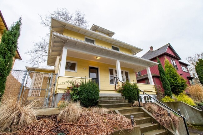 Photo - Stunning 3 Bedroom House with Great Kitchen, Washer/Dryer, and More!