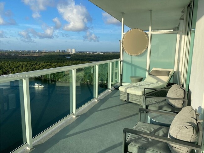 Building Photo - 400 Sunny Isles Blvd Unit 2007 Rental