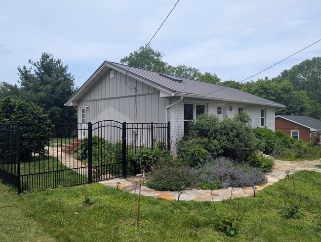 Building Photo - 18 Fieldcrest Rd Rental