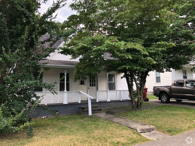 Building Photo - Renovated House for Rent