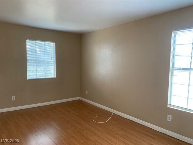 Building Photo - 9541 Paradise Rd Rental