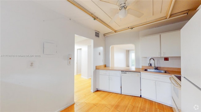 Building Photo - 1780 NE 191st St Rental