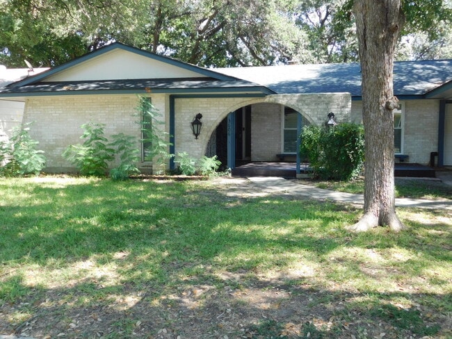 Building Photo - Three Bed/Two Both Home with Great Parking off Wurzbach and Vance Jackson.