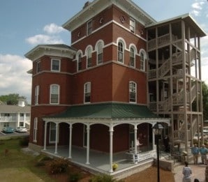 Photo - Straw Mansion Apartments
