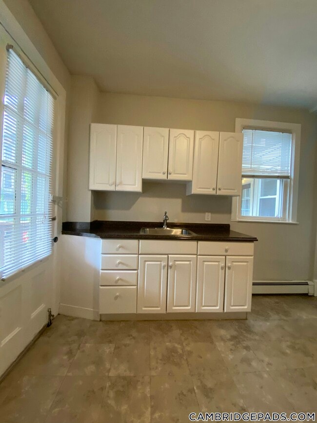 Building Photo - 63 Dana St Rental