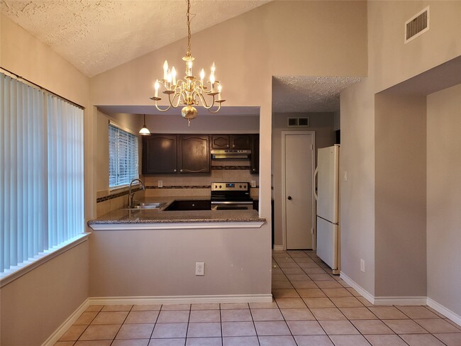 Photo - 16315 Thistleglen Dr