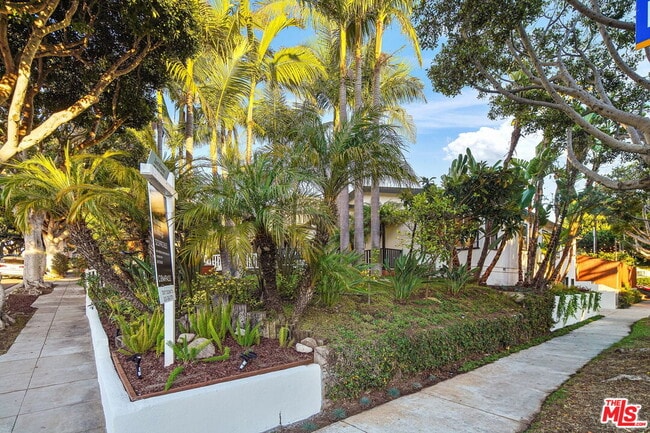 Photo - 1102 Maple St