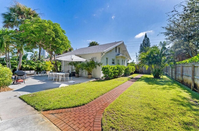 Building Photo - 5301 N Flagler Dr