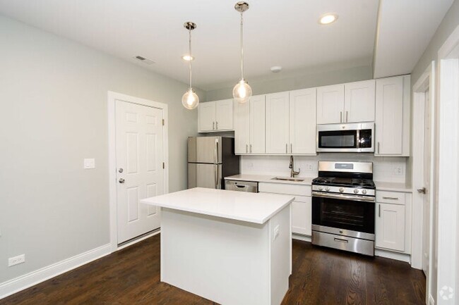Building Photo - Renovated 1 Bed in the Heart of North Cent... Unit 201 Rental