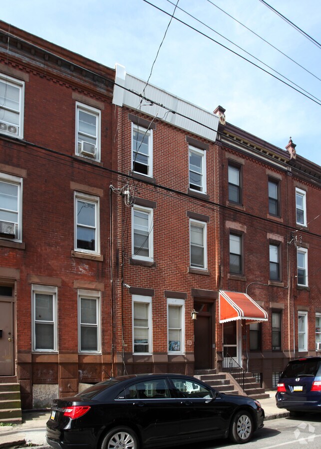 Photo - 526 Tasker St