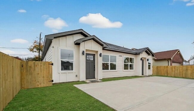 Building Photo - 5408 Fairchild St