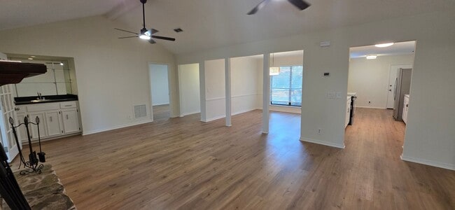 Photo - Large 4 Bedroom Located in Arlington!