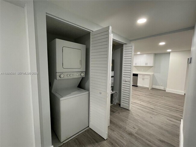 Photo - 4725 SW 62nd Ave Unit 103