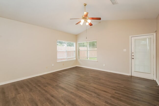 Photo - 1824 Alanbrooke Dr