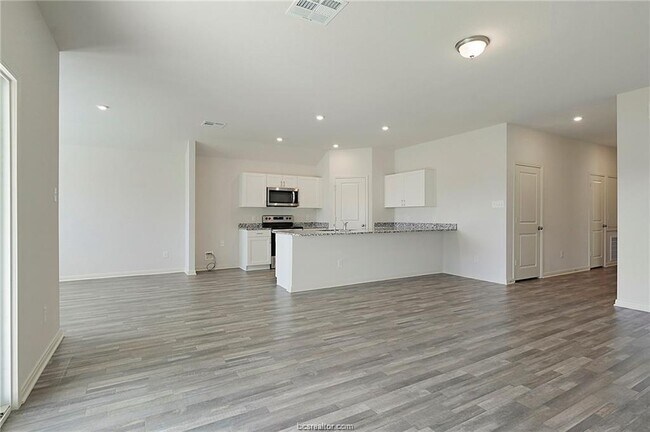 Photo - 5521 Fox Blf Dr