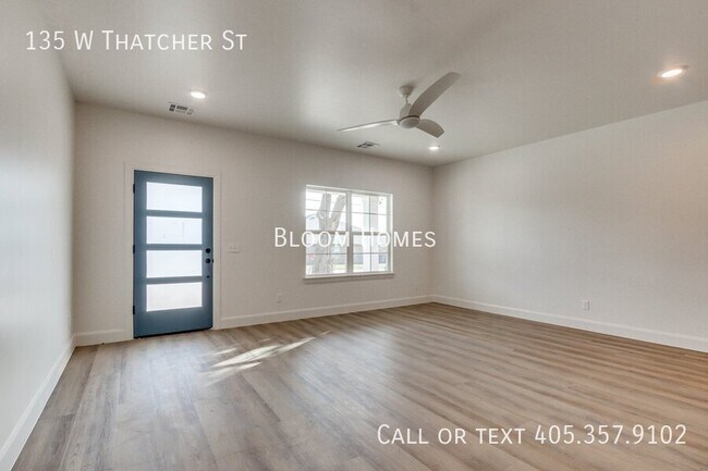 Photo - 135 W Thatcher St