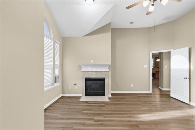 3007 Valiant Elm St