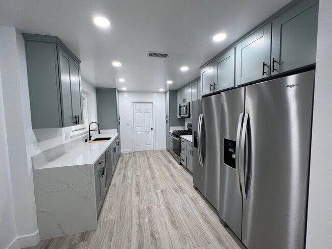 Photo - Large 6 Bedroom POOL House on East Falls View! Prime Location!