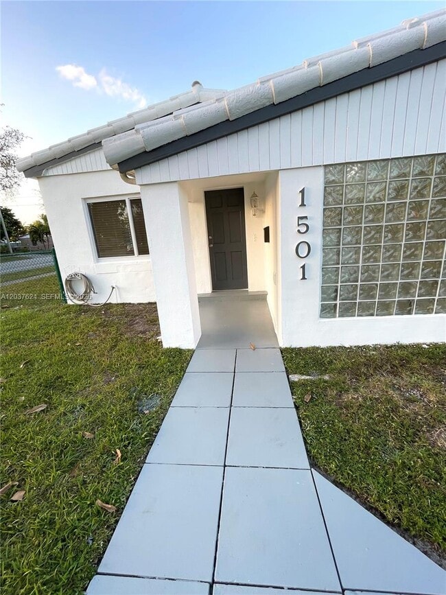 Photo - 1501 NE 173rd St