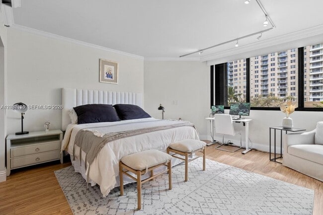 Photo - 520 Brickell Key Dr