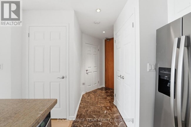 Photo - 38 Metropole Private Unit 504