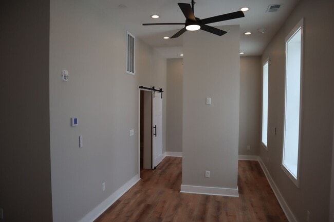 Building Photo - 128 N Water Ave Unit D