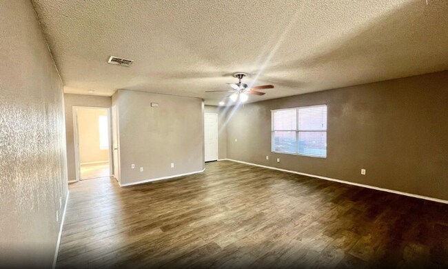 Photo - 9908 Peregrine Trail