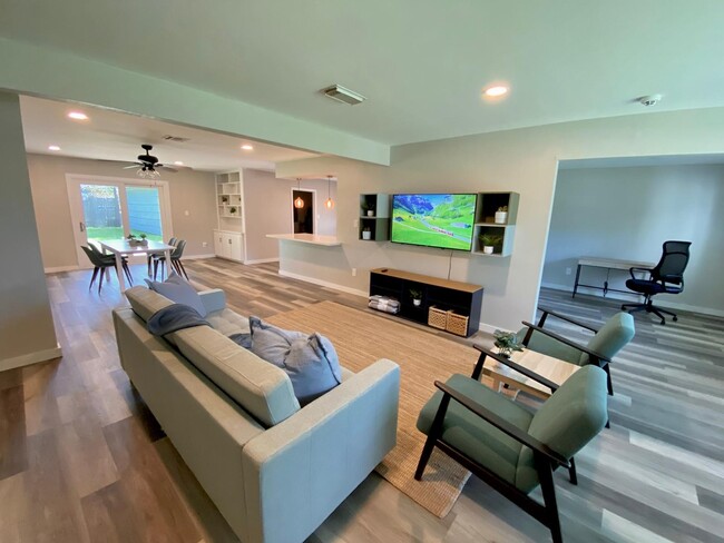 Photo - 6023 Claridge Dr