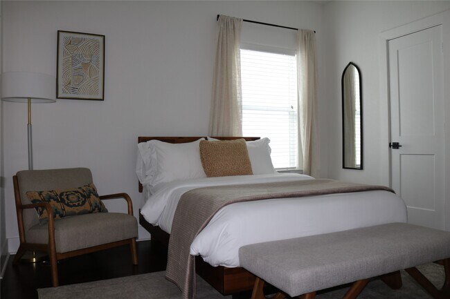 Photo - 4714 Fisk St