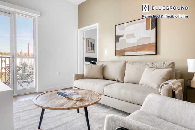 Building Photo - 505 Silver Lake Blvd Rental