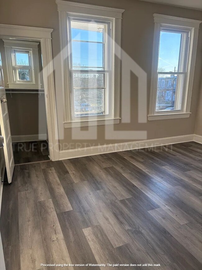 Photo - 2917 Winchester St