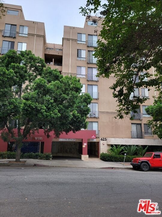 Building Photo - 625 S Berendo St Unit 310 Rental
