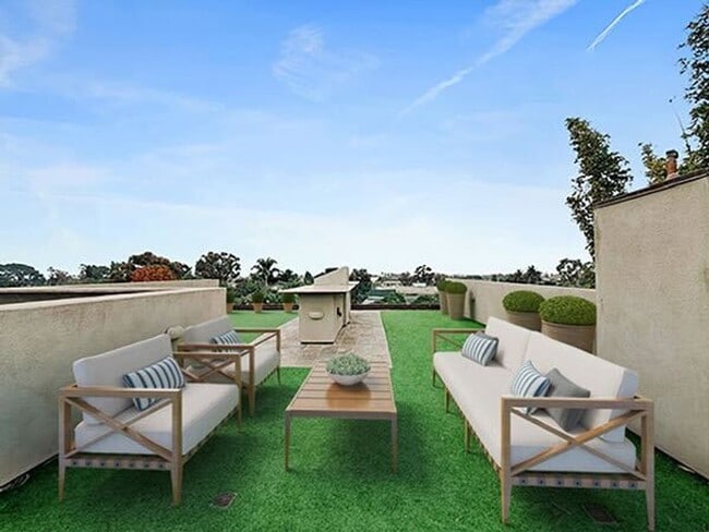 Photo - Palatial 6 Bed in Olde Carlsbad with Ocean Views and Roof Top deck, 1 mile to the Beach!!