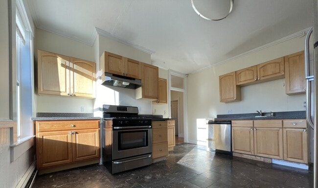 Building Photo - 34 Calumet St Unit 3B