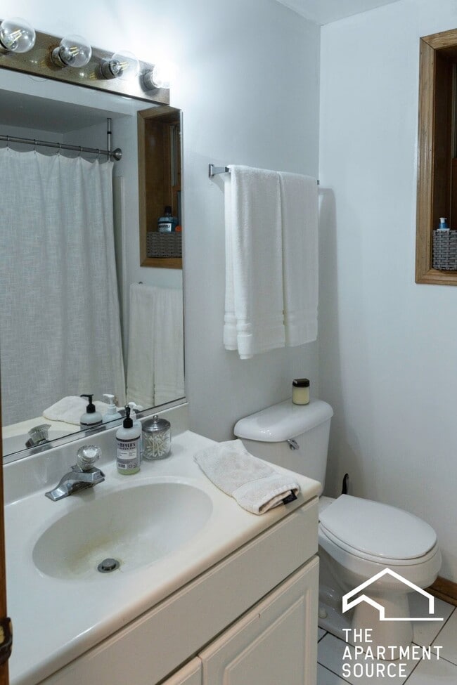Photo - 1351 N Wolcott Ave Unidad G