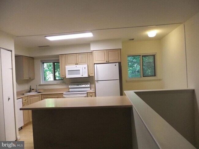 Photo - 1700 Oakwood Terrace