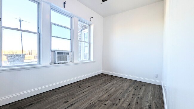 Photo - 3948 W Congress Pkwy