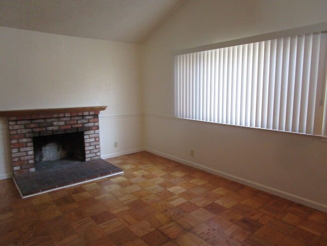 Photo - 1001 Mockingbird Ln